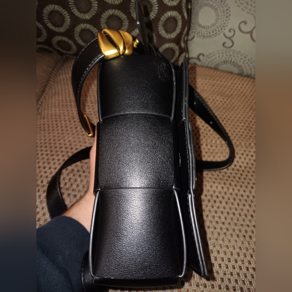 Bottega Veneta small leather cassette bag - Picture 3 of 7